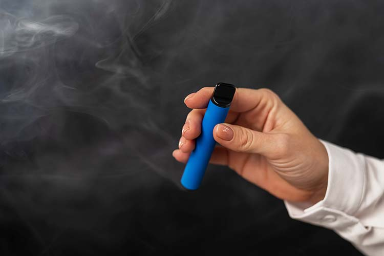 7 REASONS TO SWITCH TO DISPOSABLE VAPING