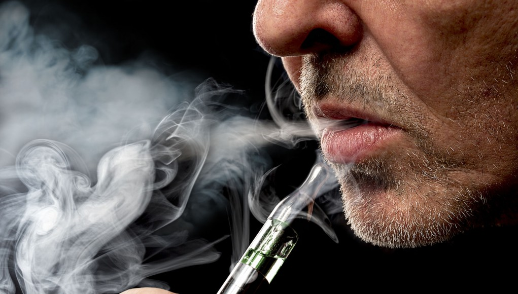 Another Review Finds That Vaping Helps Smokers Quit For Good
